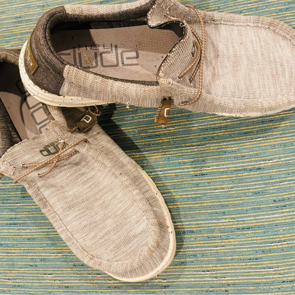 Hey Dude Mens size 11 Taupe (Unisex) EUC Loafers